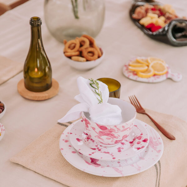 ontbijtbord roze, keramiek uit Puglia